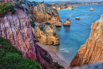Fototapeta na wymiar schöne Küste in Portugal Algarven Lagos Urlaub Sommerziel 2019