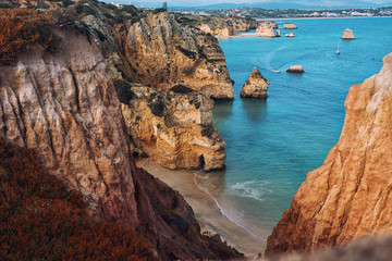 Fototapeta na wymiar schöne Küste in Portugal Algarven Lagos Urlaub Sommerziel 2019