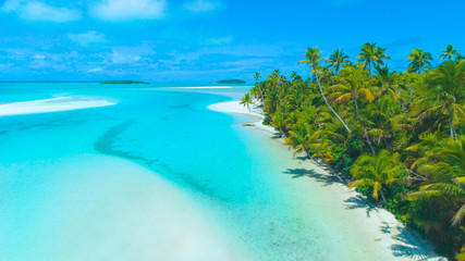 Fototapeta na wymiar AERIAL: Spectacular tropical island sandy shore stretches into the distance.