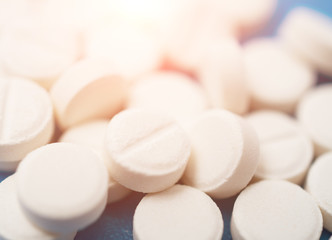 Fototapeta na wymiar aspirin pills close up background