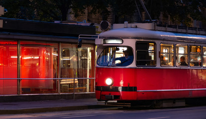 Fototapeta na wymiar Strassenbahn in Wien
