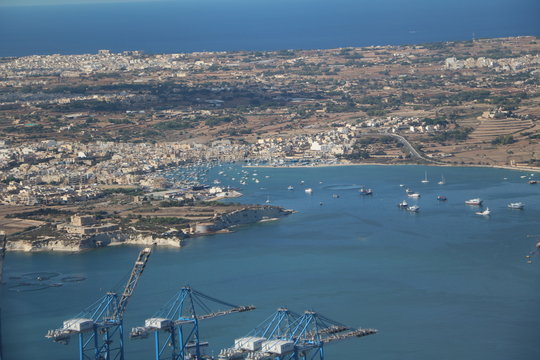 Fototapeta Flight to the island of Malta on the Mediterranean Se