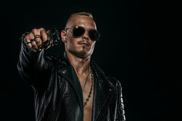 Obraz premium serious gangster man