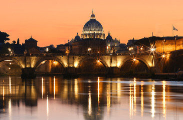 Fototapeta premium Sunset view of the Vatican with Saint Peter's Basilica,Rome, Italy.