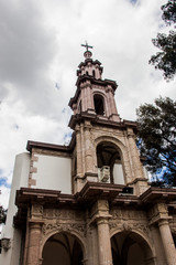 Fototapeta na wymiar Encarnación de Díaz - Templo del Cementerio