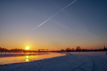 Blauer Himmel Sonnenuntergang Winderlandschaft