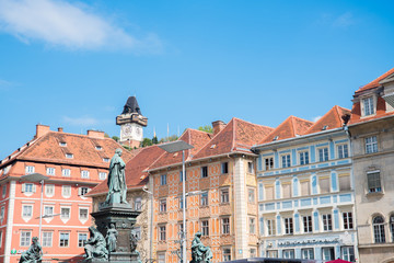 Fototapeta premium Blick auf den Grazer Uhrturm Schlossberg