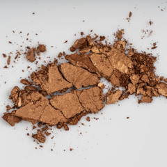 Broken eye shadow powder