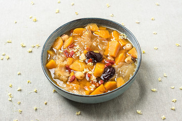 Autumn Health Dessert Soup / Tremella Lotus Seeds