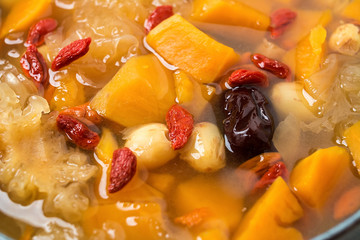 Autumn Health Dessert Soup / Tremella Lotus Seeds