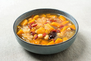 Autumn Health Dessert Soup / Tremella Lotus Seeds