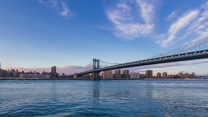 Fototapeta na wymiar Manhattan skyline viewed from Brooklyn with Manhattan bridge, in New York City, USA