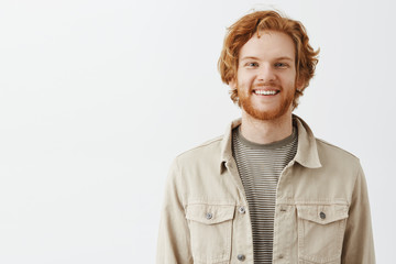 Waist-up shot of good-looking friendly and happy europeanr redhead ordinary guy with beard in...