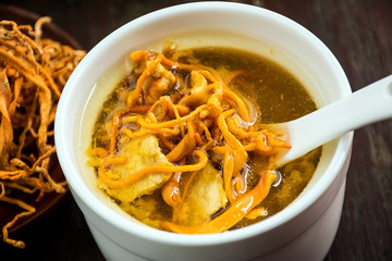 Cordyceps flower stewed lean meat health soup / fungal food