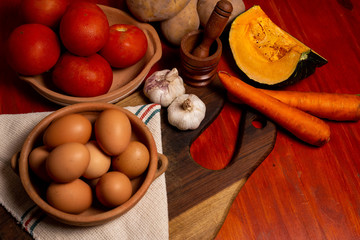 alimentos en mesa 