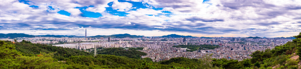 Obraz premium Panoramic views of the Republic of Korea at Seoul on the mountain