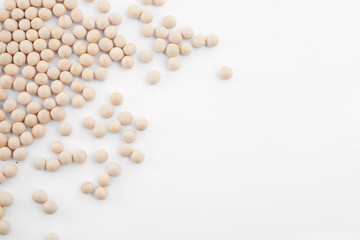 Fototapeta na wymiar beans isolated on white background