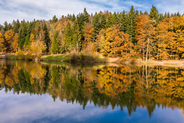 Fototapeta na wymiar Luftaufnahme, Eisenbachstausse im Herbst, Schwäbischer Wald, Rems-Murr-Kreis, Baden Württemberg, Deutschland