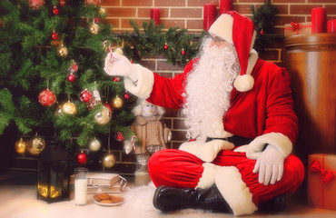 Obraz premium Santa Claus with Christmas tree