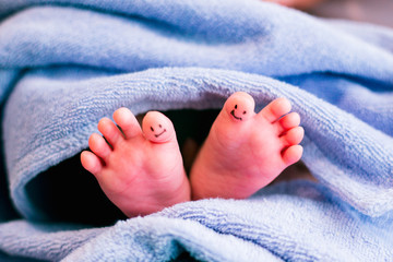 赤ちゃんの足