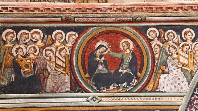 incoronazione di Maria e angeli musicanti; affresco nella Basilica di Santa Caterina d'Alessandria a Galatina (Puglie)