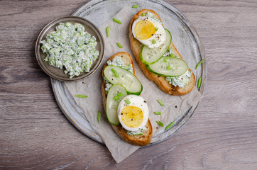 Open sandwich with vegetables