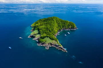 Foto auf Alu-Dibond Aerial drone view of a remote, beautiful tropical island surrounded by coral reef (Ko Bon, Thailand) © whitcomberd