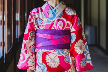 Naklejka premium 晴れ着を着た女性