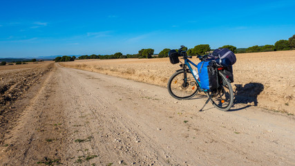 Fototapeta na wymiar Haciendo el camino de Santiago de Levante en bicicleta