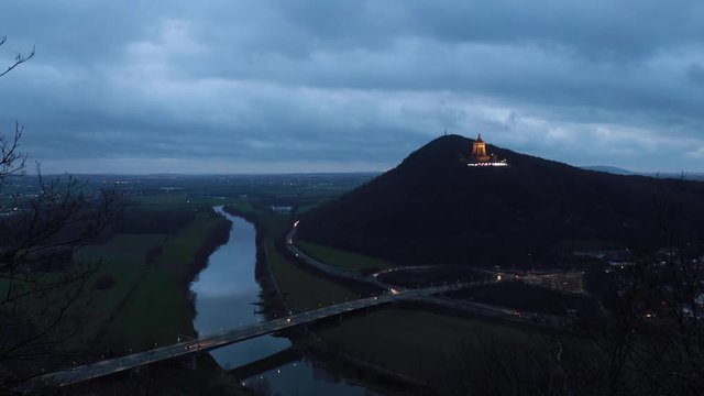Kaiser-Wilhelm Denkmal bei Nacht