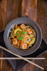 Asiatische Nudeln mit Gambas