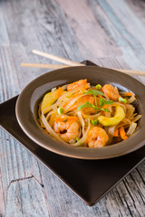 Asiatische Nudeln mit Gambas