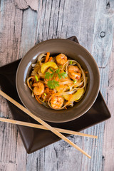 Asiatische Nudeln mit Gambas