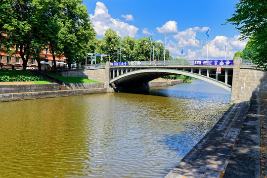 Brücke über den Fluss Aurajoki, Turku, Finnland