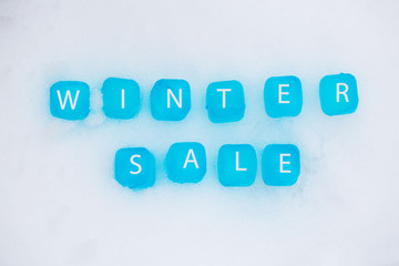 Winter Sale, Eiswürfel im Schnee
