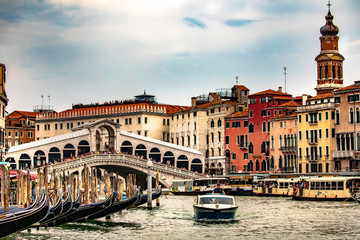 Fototapeta na wymiar Italy beauty, gondolas near to famous Rialto bridge on Grand canal street in Venice, Venezia