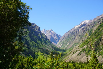 Obraz premium キルギス アラアルチャ国立公園トレッキング