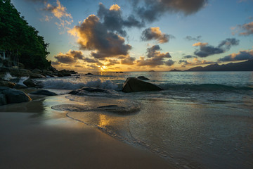 Fototapeta na wymiar sunset at anse soleil, seychelles 1