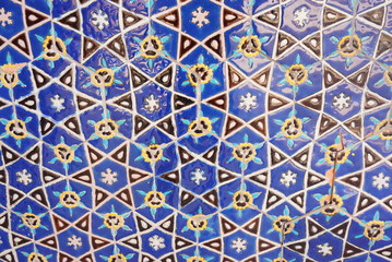 ウズベキスタンのモザイクタイル建築