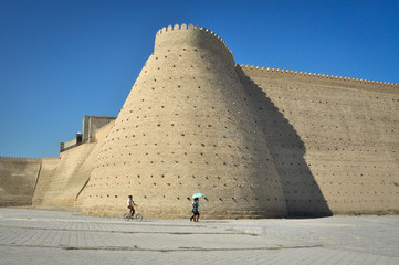 Fototapeta na wymiar Les remparts de la forteresse de Boukhara, Oubékistan