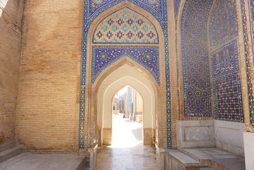ウズベキスタンのモザイクタイル建築
