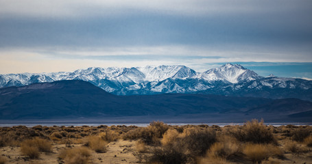 Fototapeta na wymiar Boundary Peak forms the stateline between California and Nevada