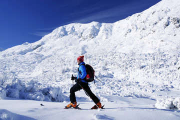 Ski touring in cold winter conditions