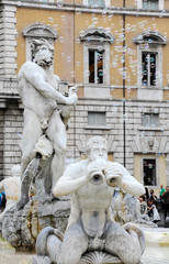 Naklejka premium Fontana del Moro in Piazza Navona, Famous square filled with fountains in the heart of Rome, capital of Italy. Soap bubbles on the background.