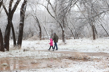 Fototapeta na wymiar Father and young daughter hiking in the snow