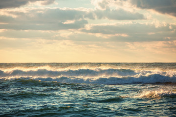 Obraz premium Beautiful cloudscape over the sea, sunset shot