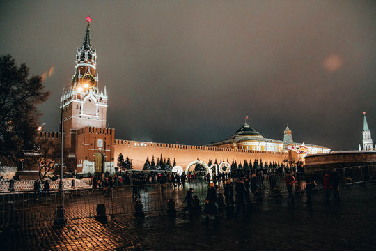 moscow kremlin at night