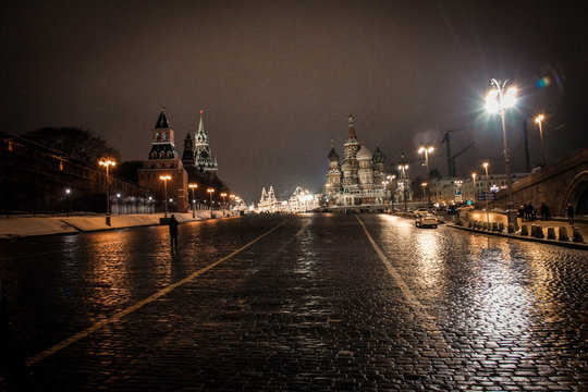 moscow kremlin at night