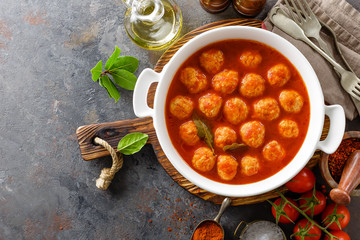Meatballs in tomato sauce