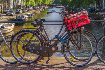 Fototapeta na wymiar Bike with red box